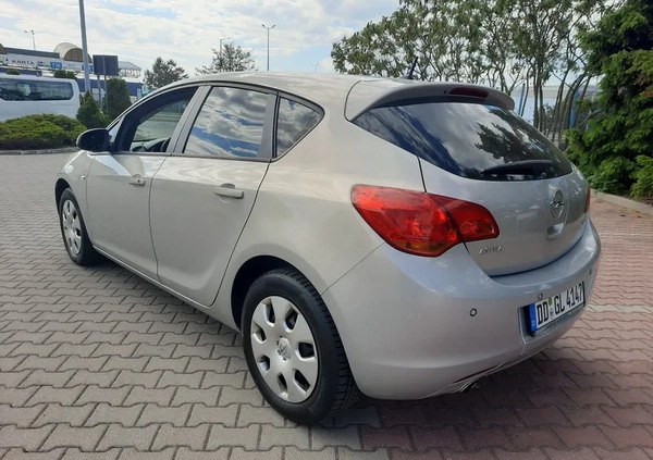 Opel Astra cena 20900 przebieg: 127000, rok produkcji 2010 z Kołobrzeg małe 326